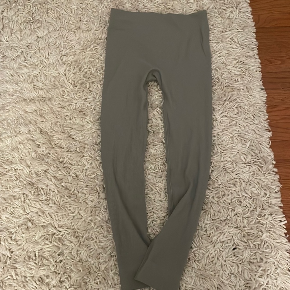 H&M olive green size small leggings